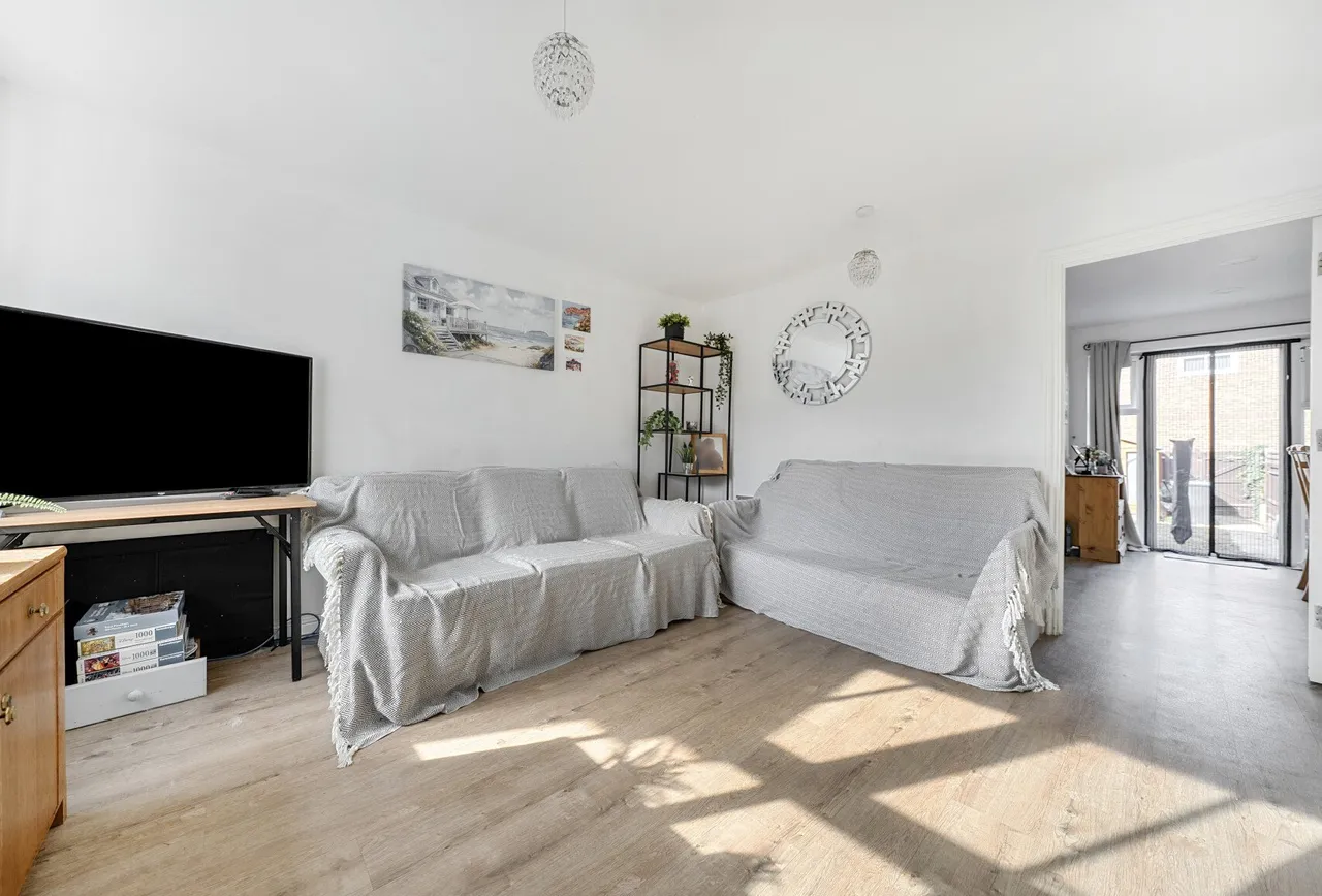 Mead Place, Surrey, Smallfield, RH6 9GZ, photo 5