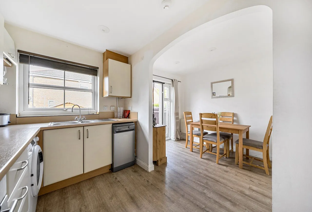 Mead Place, Surrey, Smallfield, RH6 9GZ, photo 18