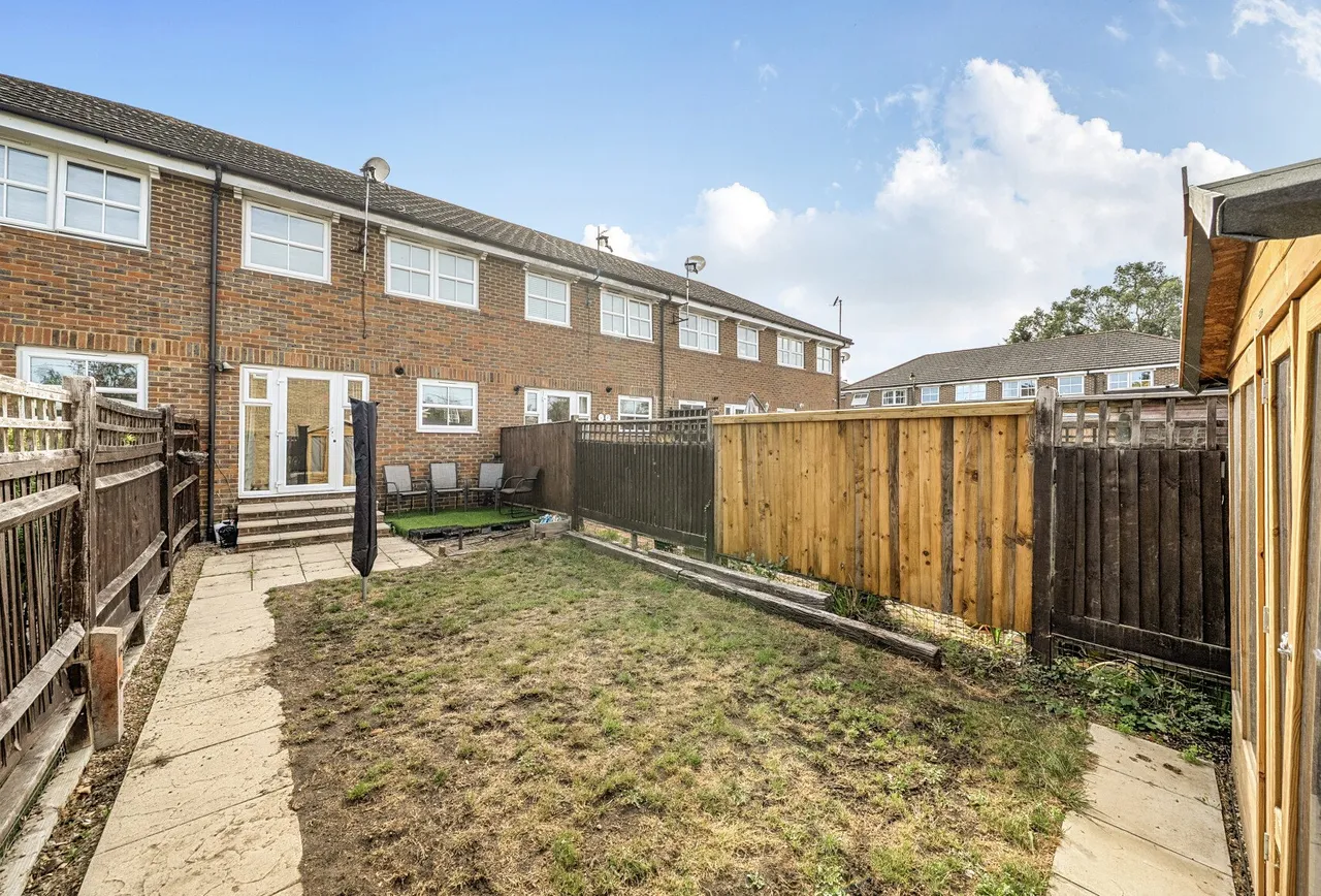 Mead Place, Surrey, Smallfield, RH6 9GZ, photo 9