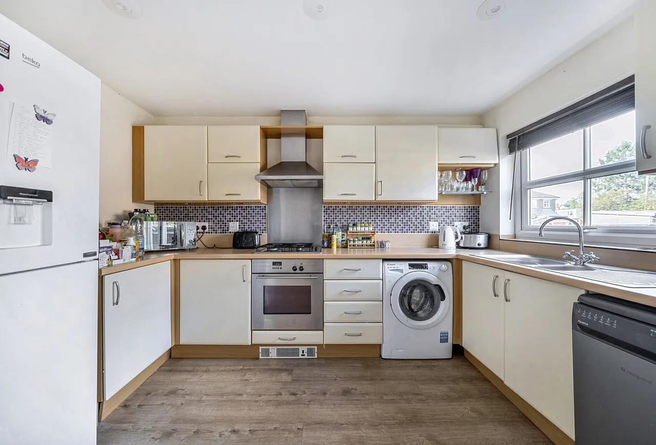 Mead Place, Surrey, Smallfield, RH6 9GZ, photo 8