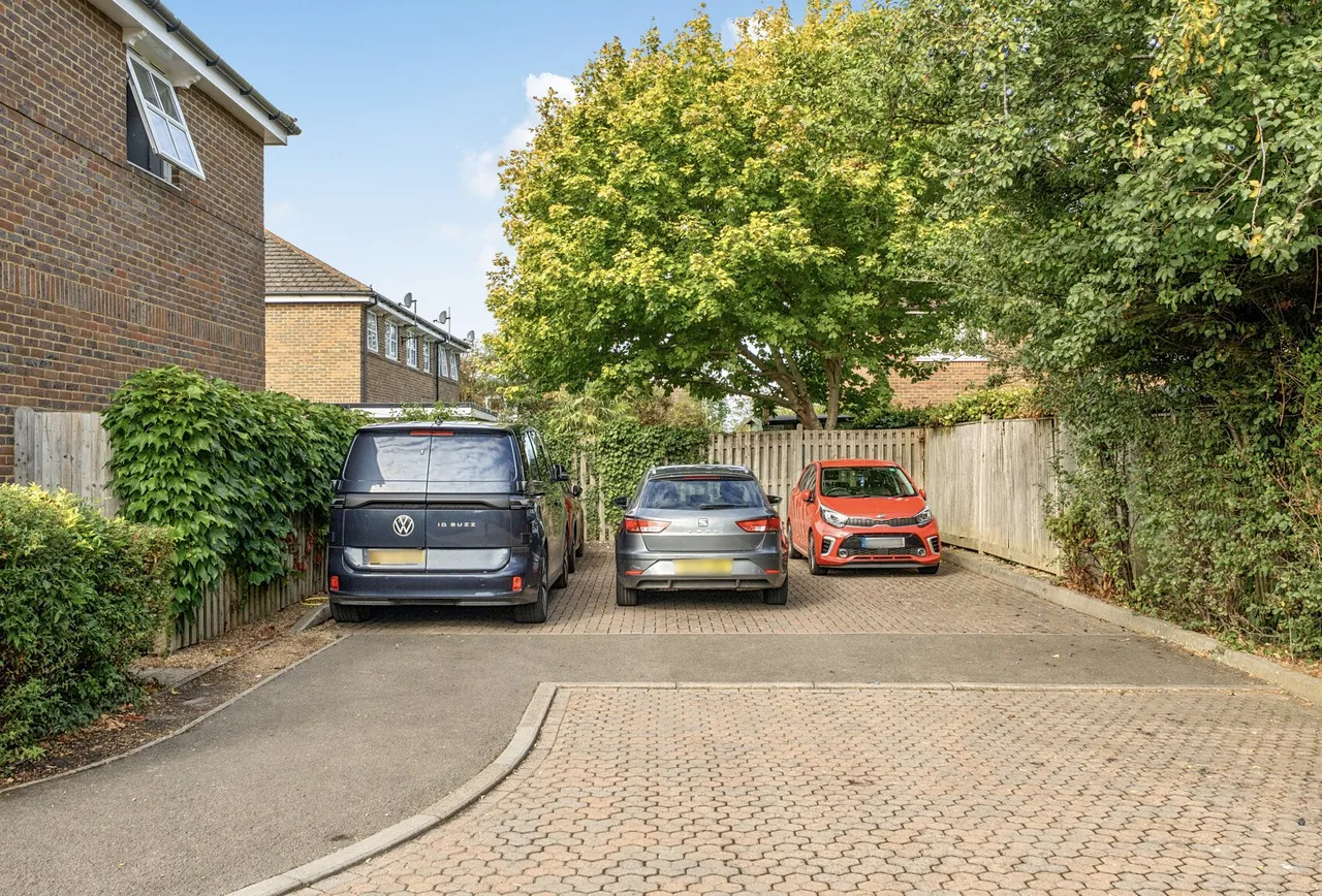 Mead Place, Surrey, Smallfield, RH6 9GZ, photo 20