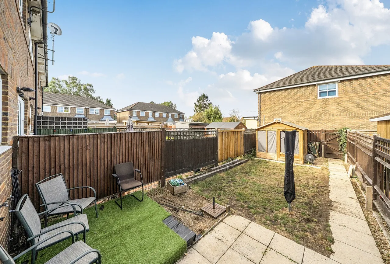 Mead Place, Surrey, Smallfield, RH6 9GZ, photo 13