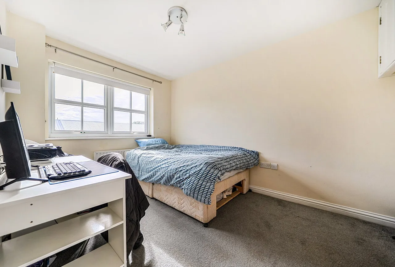 Mead Place, Surrey, Smallfield, RH6 9GZ, photo 12