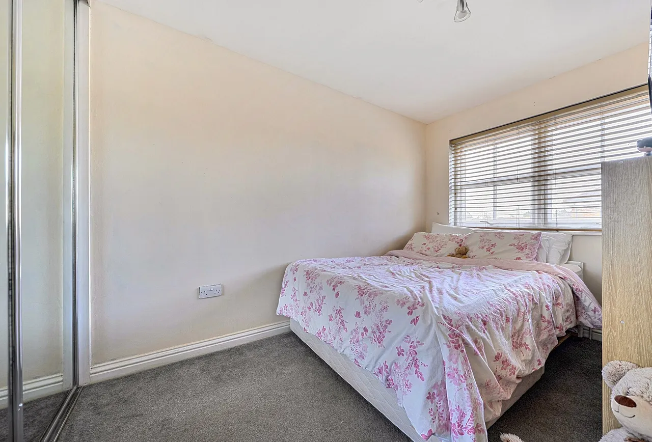 Mead Place, Surrey, Smallfield, RH6 9GZ, photo 6