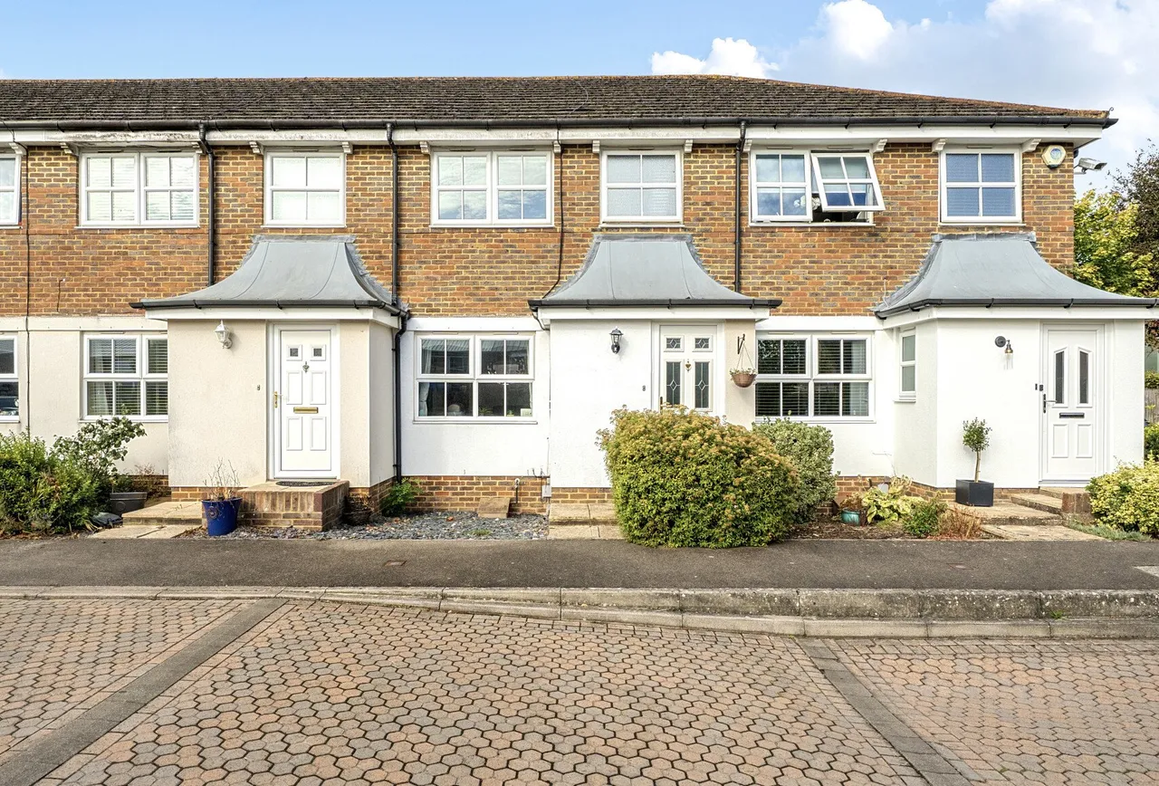 3 bed house for sale — Mead Place, Surrey, Smallfield, RH6 9GZ