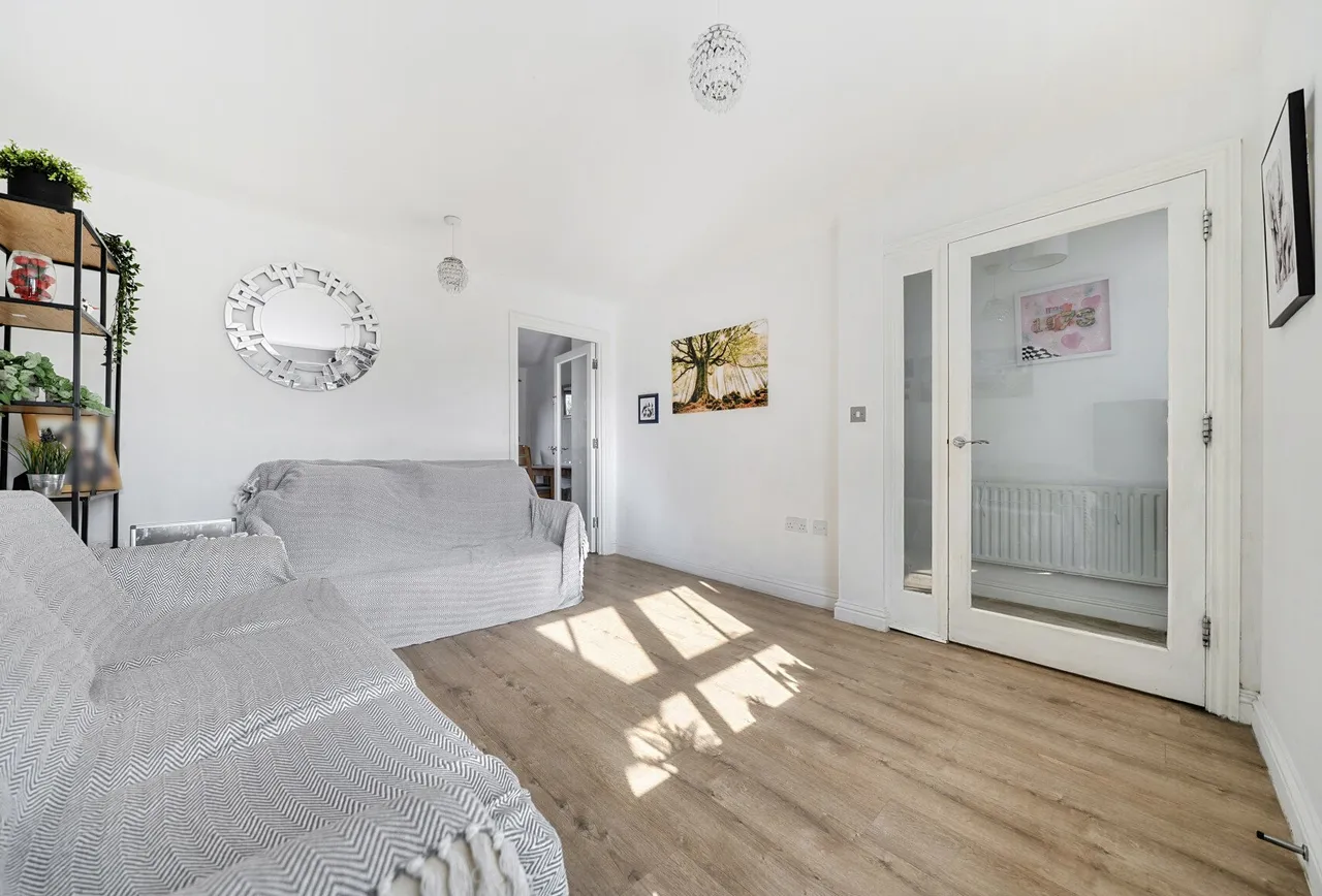 Mead Place, Surrey, Smallfield, RH6 9GZ, photo 17