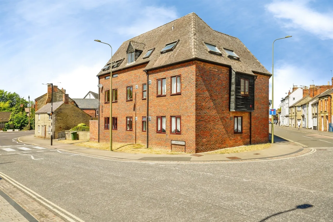 2 bed flat for sale — North Street, Bicester