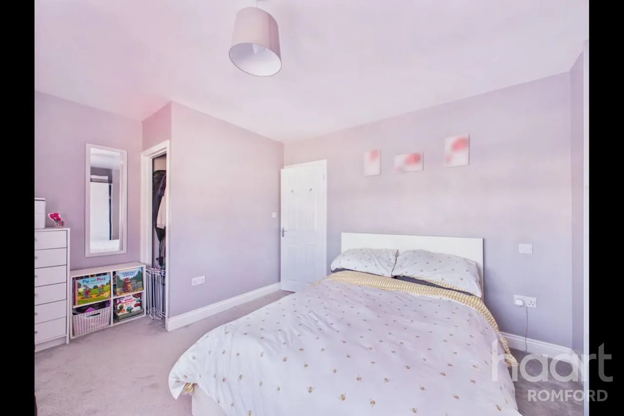 Bellhouse Road, Romford, RM7, photo 15