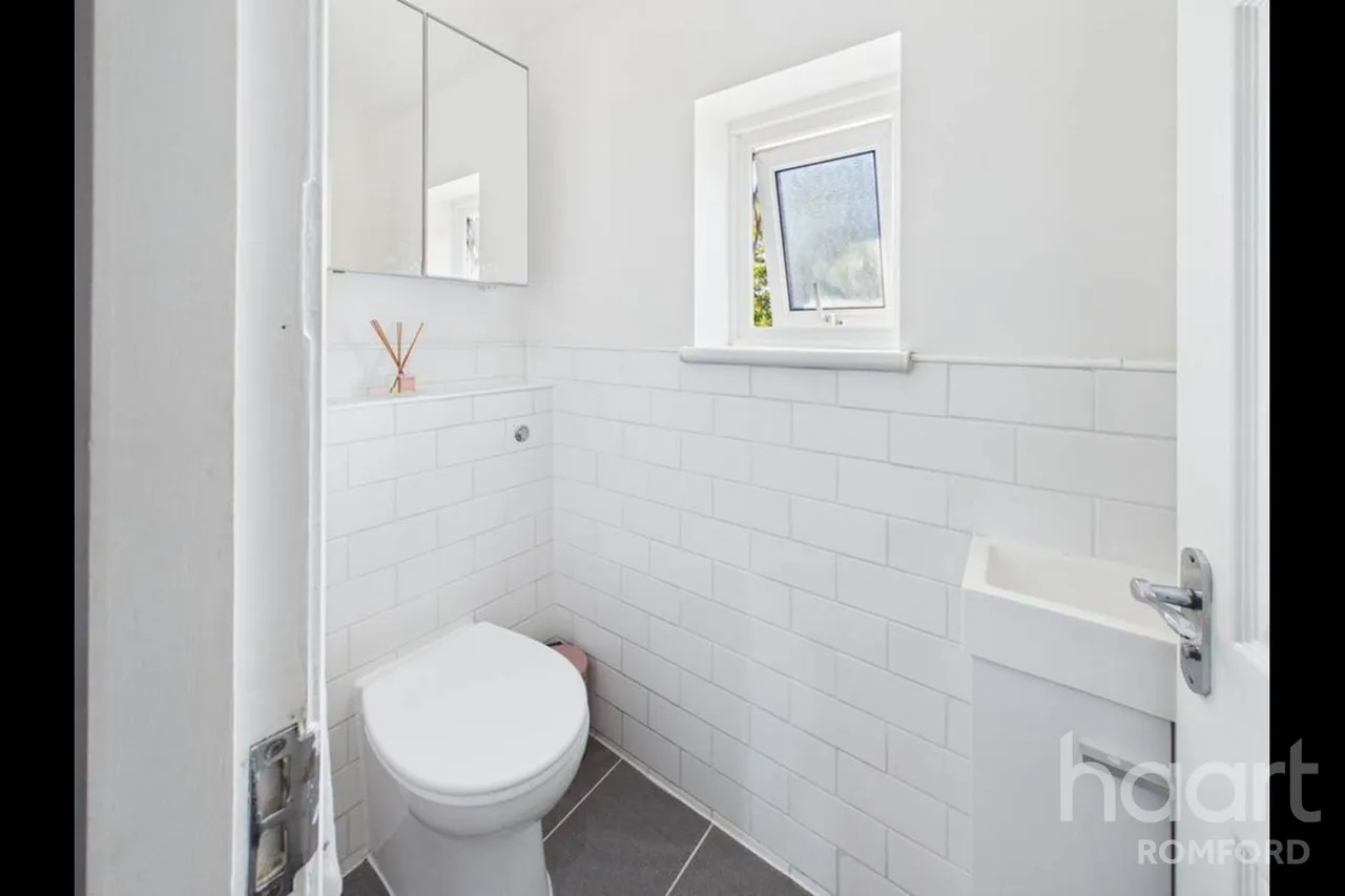 Bellhouse Road, Romford, RM7, photo 16