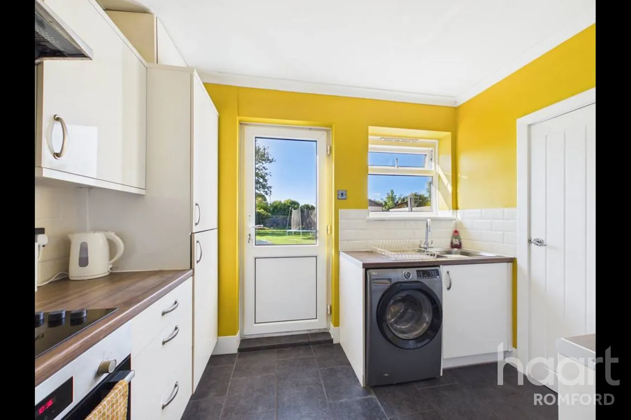 Bellhouse Road, Romford, RM7, photo 13