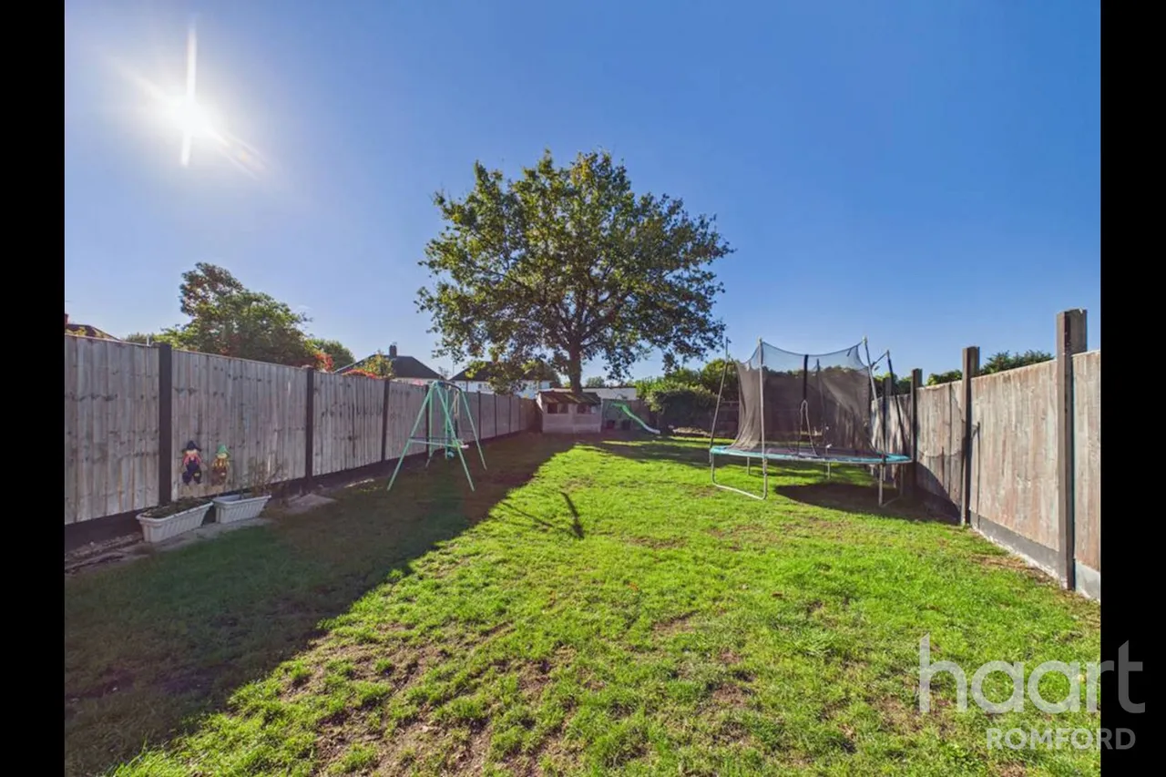 Bellhouse Road, Romford, RM7, photo 12