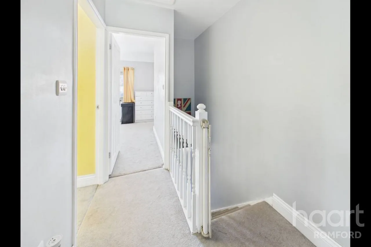 Bellhouse Road, Romford, RM7, photo 17