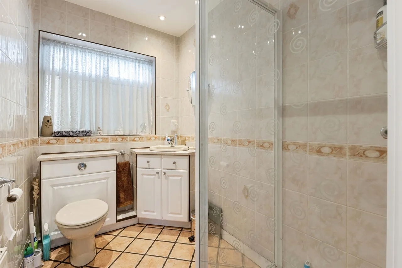 Larch Close, Attleborough, photo 6