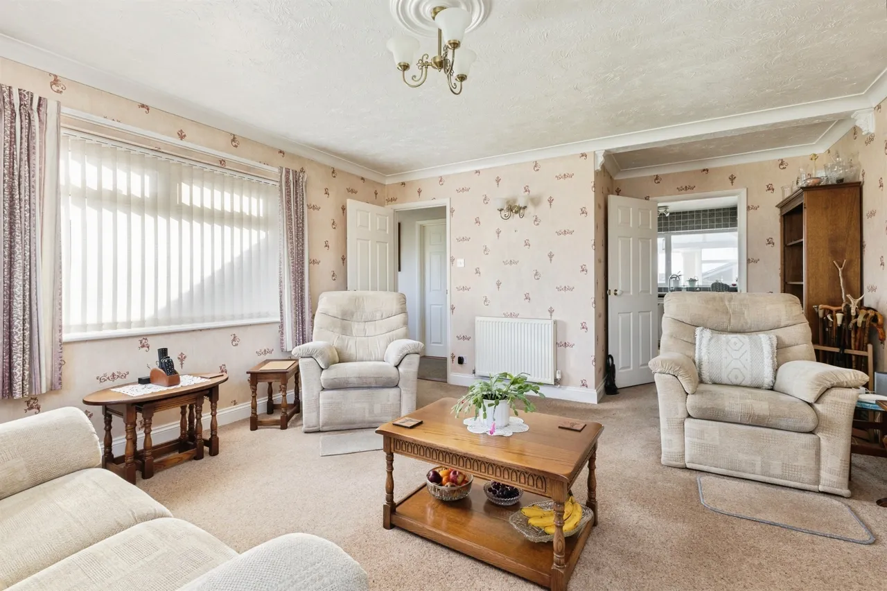 Larch Close, Attleborough, photo 8