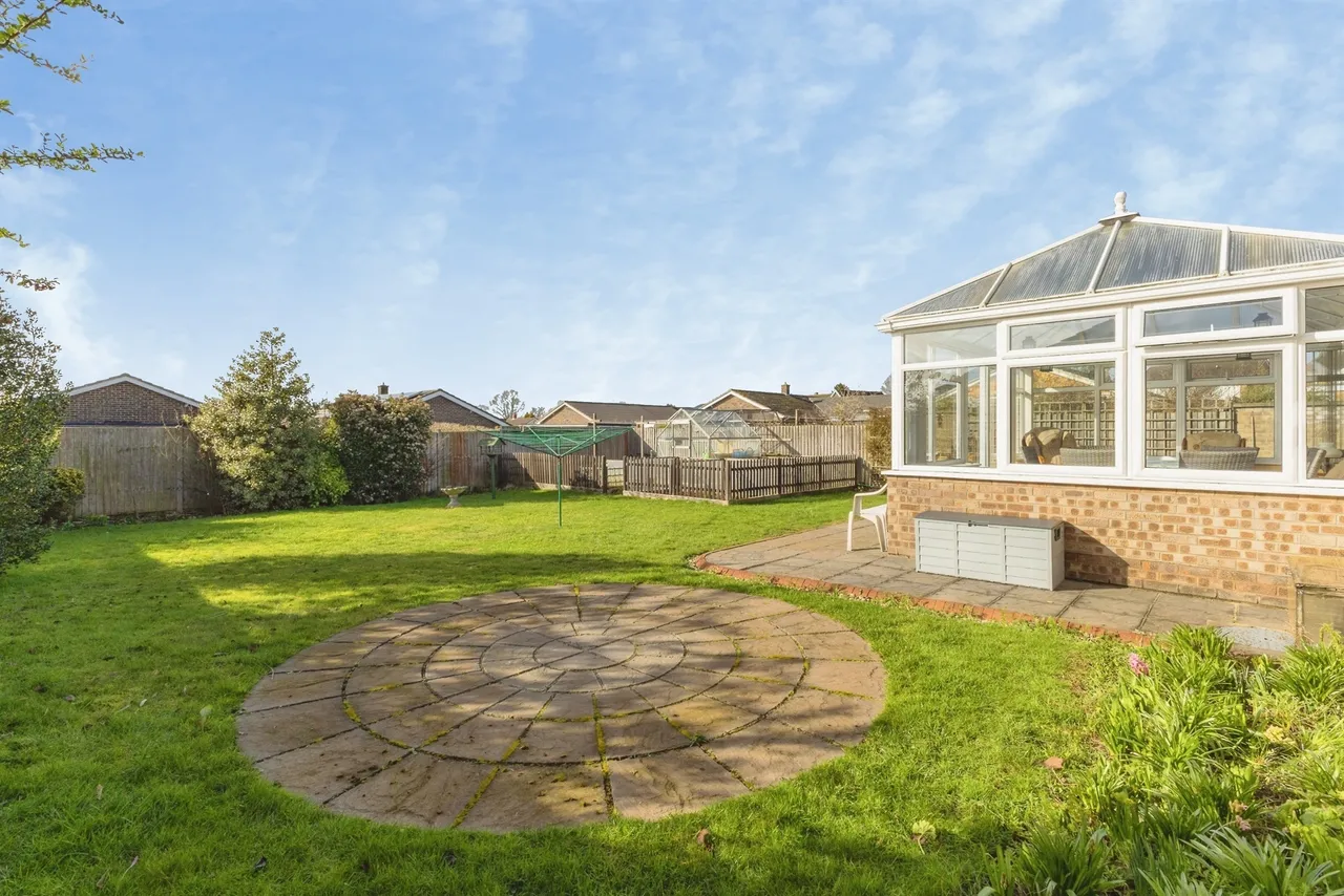 Larch Close, Attleborough, photo 9