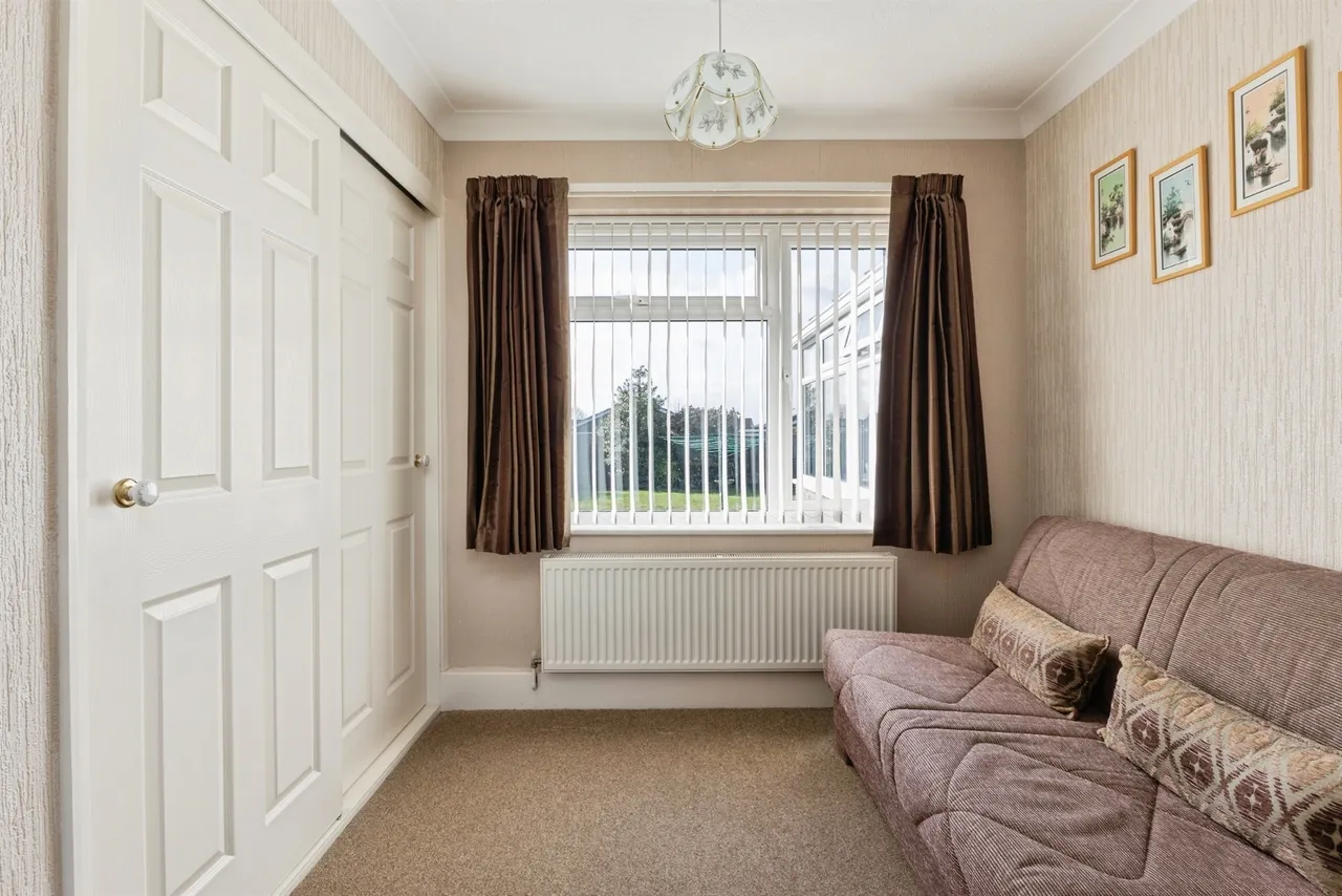 Larch Close, Attleborough, photo 4