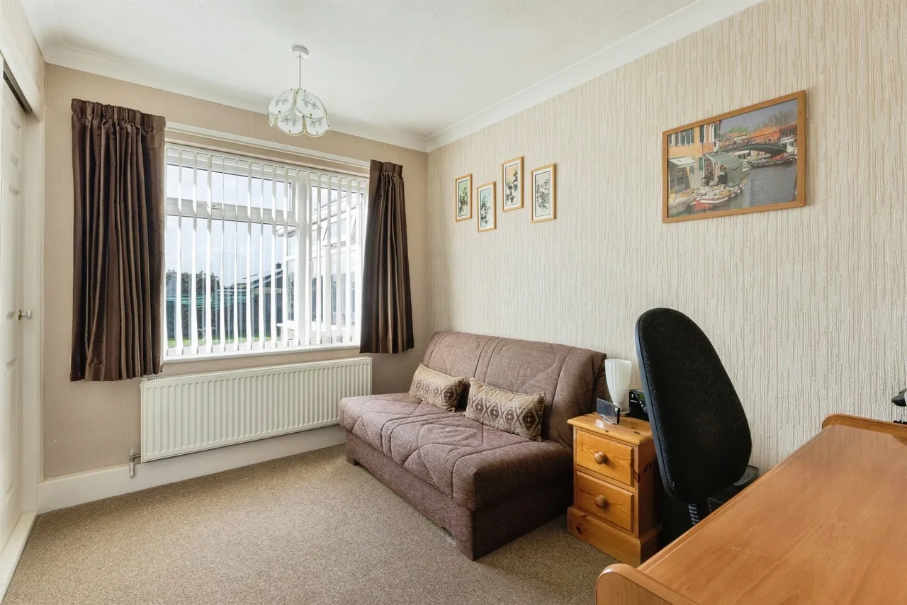Larch Close, Attleborough, photo 5