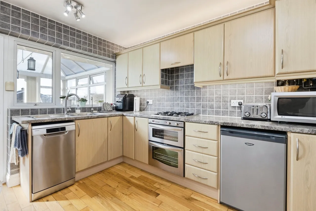 Larch Close, Attleborough, photo 10