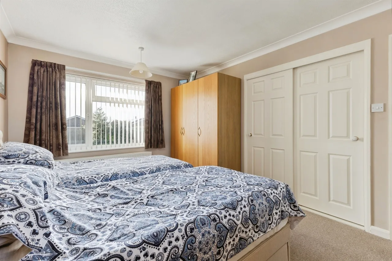 Larch Close, Attleborough, photo 3