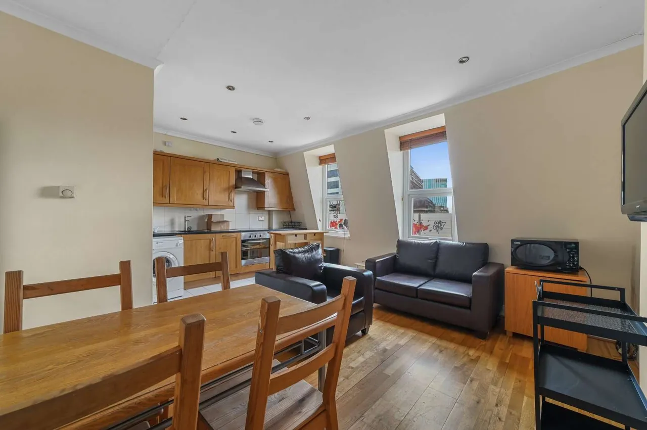 1 bed flat for sale — Cable Street, London, E1 8JG