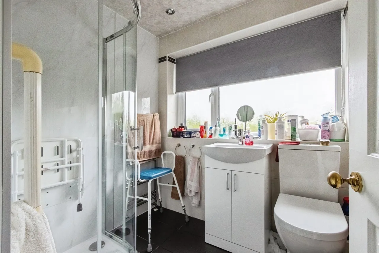 Cherry Tree Road, Walton, Wakefield, West Yorkshire, WF2, photo 11