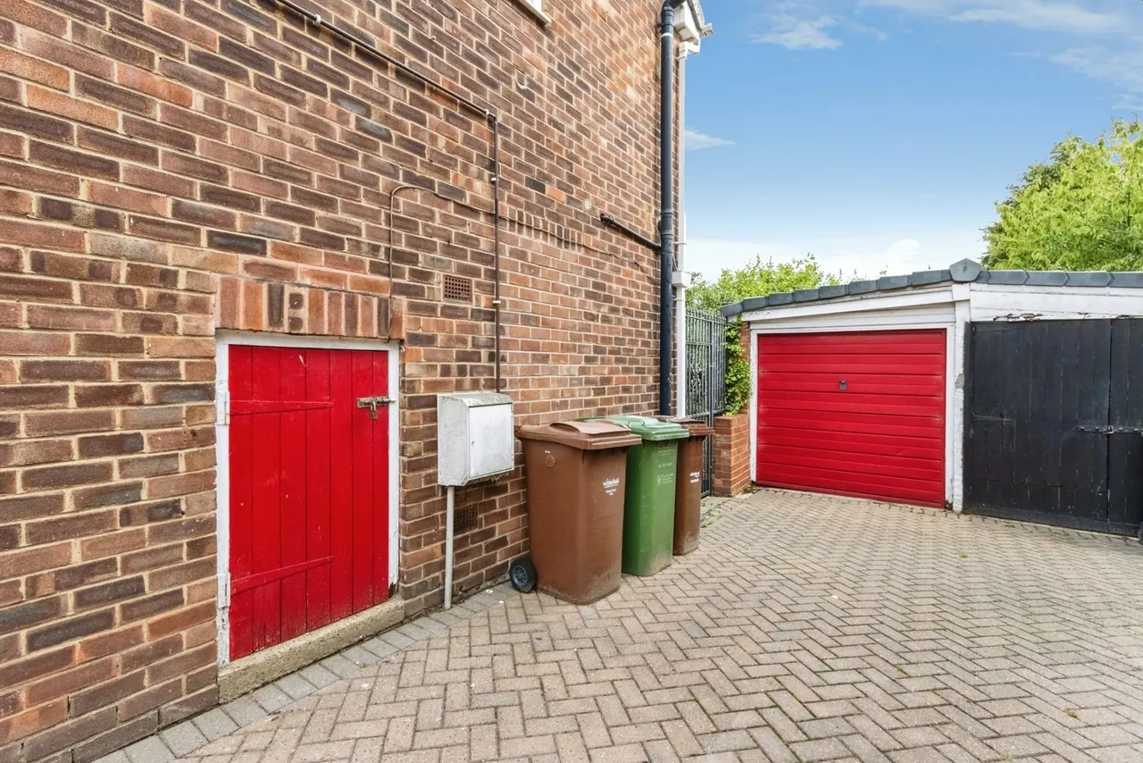 Cherry Tree Road, Walton, Wakefield, West Yorkshire, WF2, photo 13