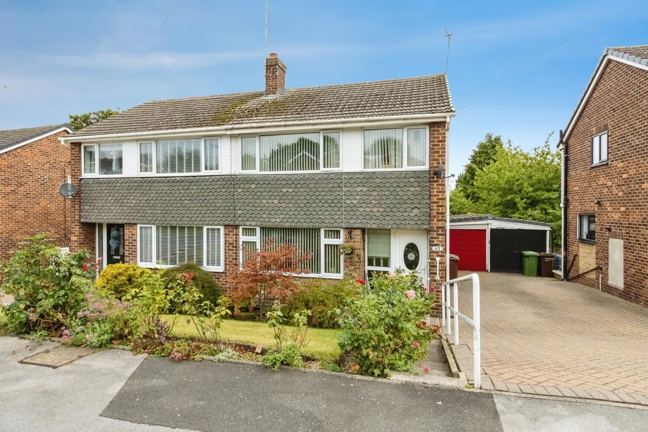 3 bed house for sale — Cherry Tree Road, Walton, Wakefield, West Yorkshire, WF2