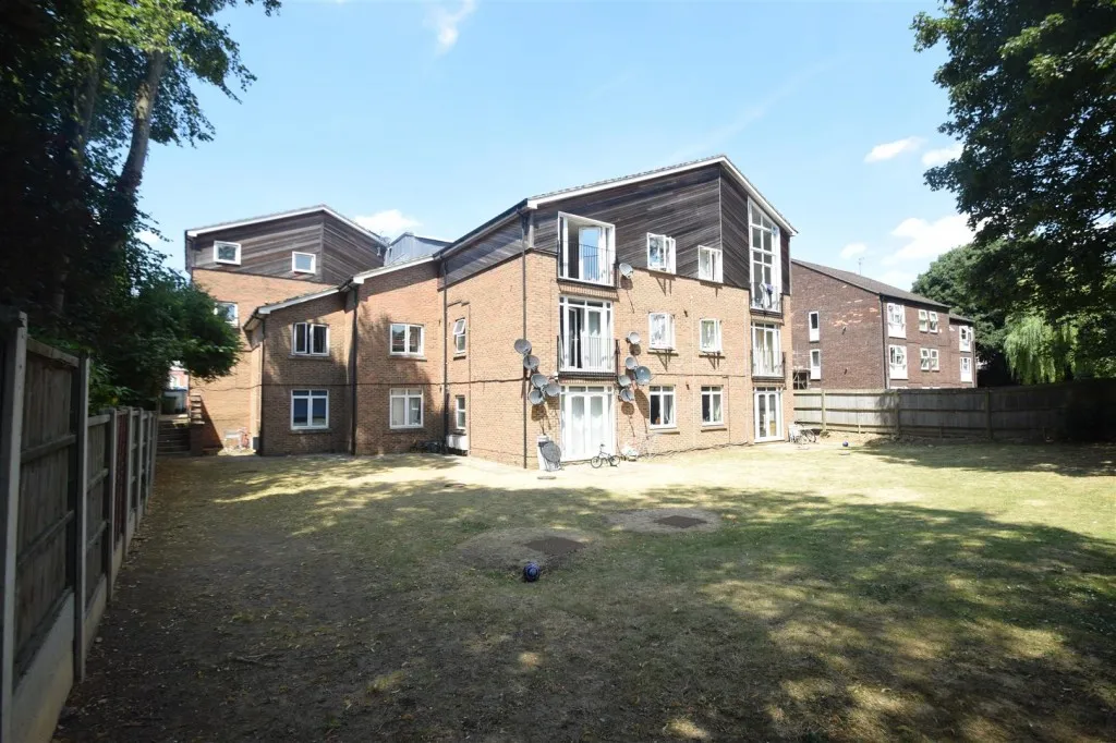 Rickmansworth Road, Watford, photo 10