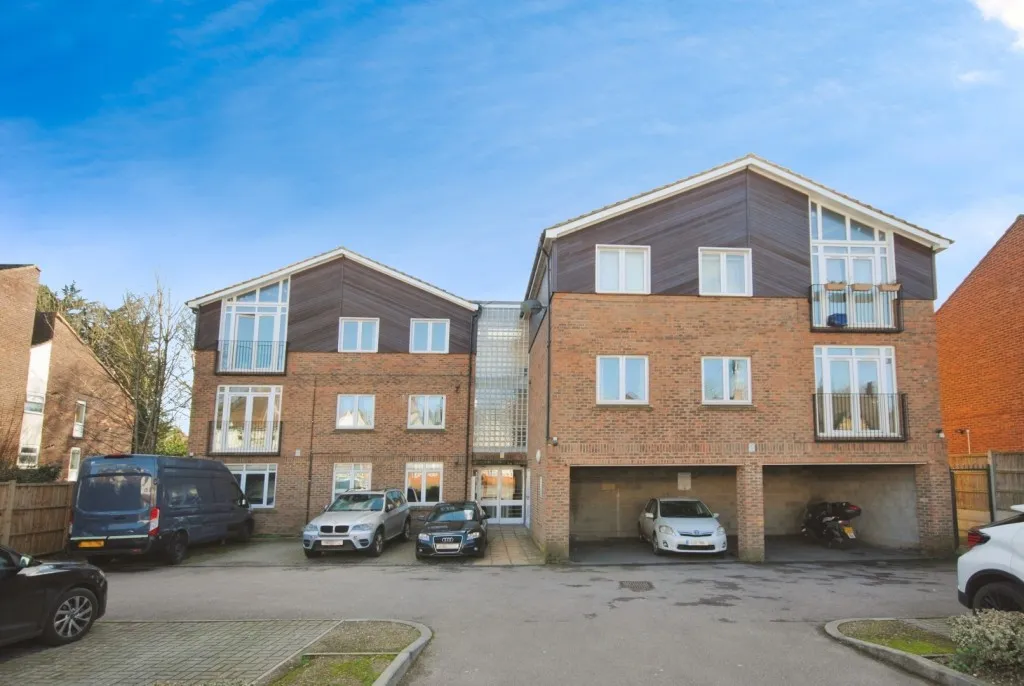 2 bed flat for sale, Rickmansworth Road, Watford
