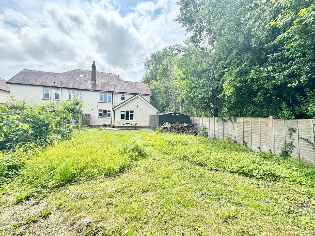 Broadway, Llandrindod Wells, Powys, LD1 5HT, photo 14
