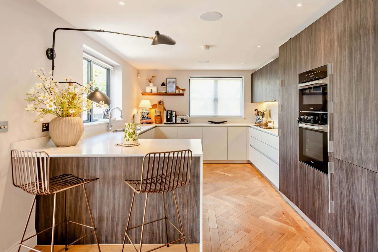 Bracknell Road, Bracknell, Berkshire, RG42 6LD, photo 5