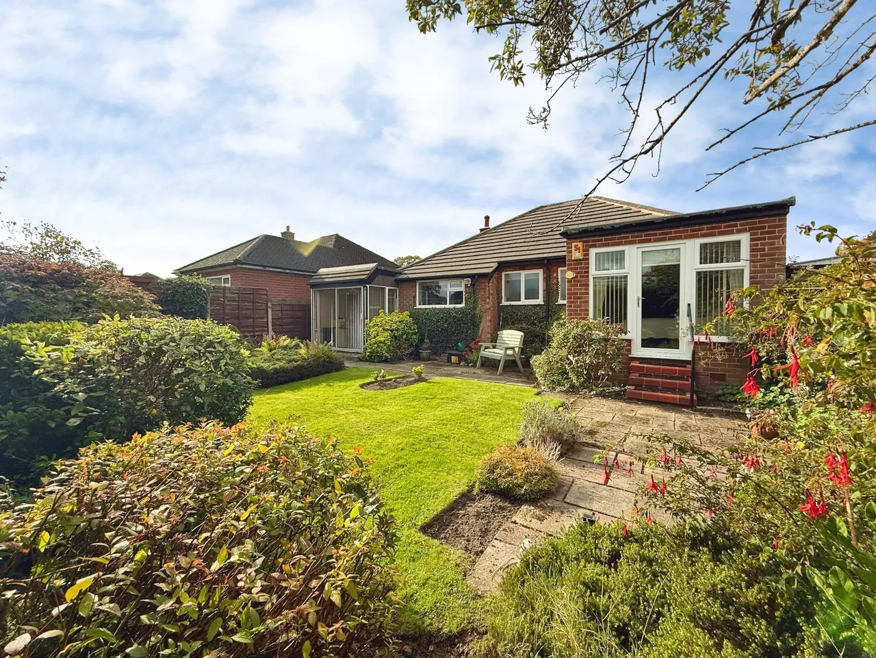 Midway, Cheadle, photo 2