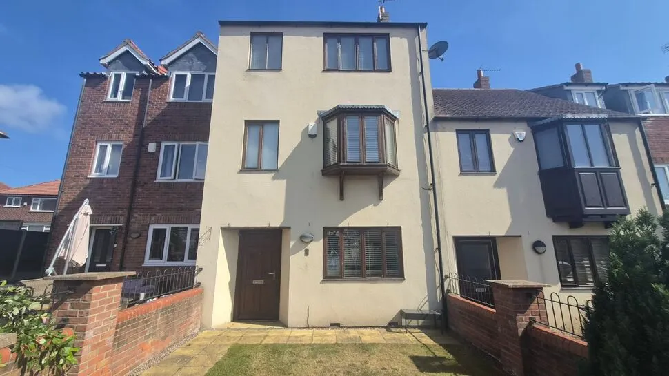 3 bed house for sale — High Green Court, Bridlington, East Yorkshire, YO16