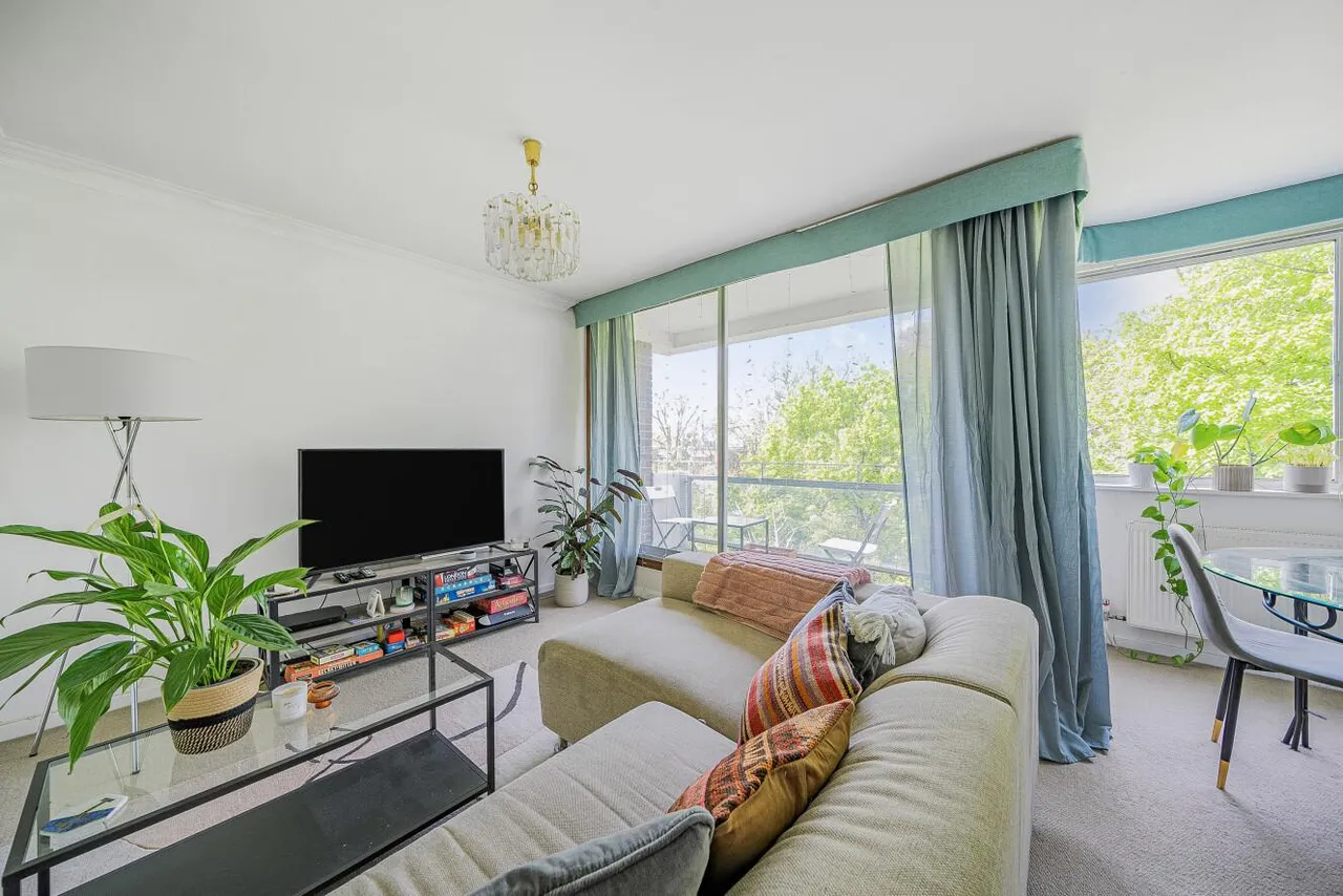 2 bed flat for sale, Eton Avenue, Belsize Park, NW3