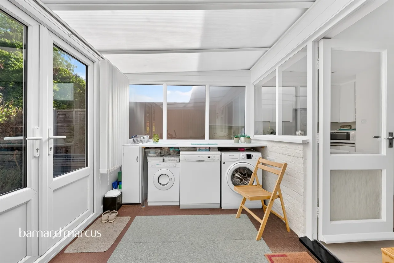 Chaplin Crescent, Sunbury-On-Thames, TW16, photo 6
