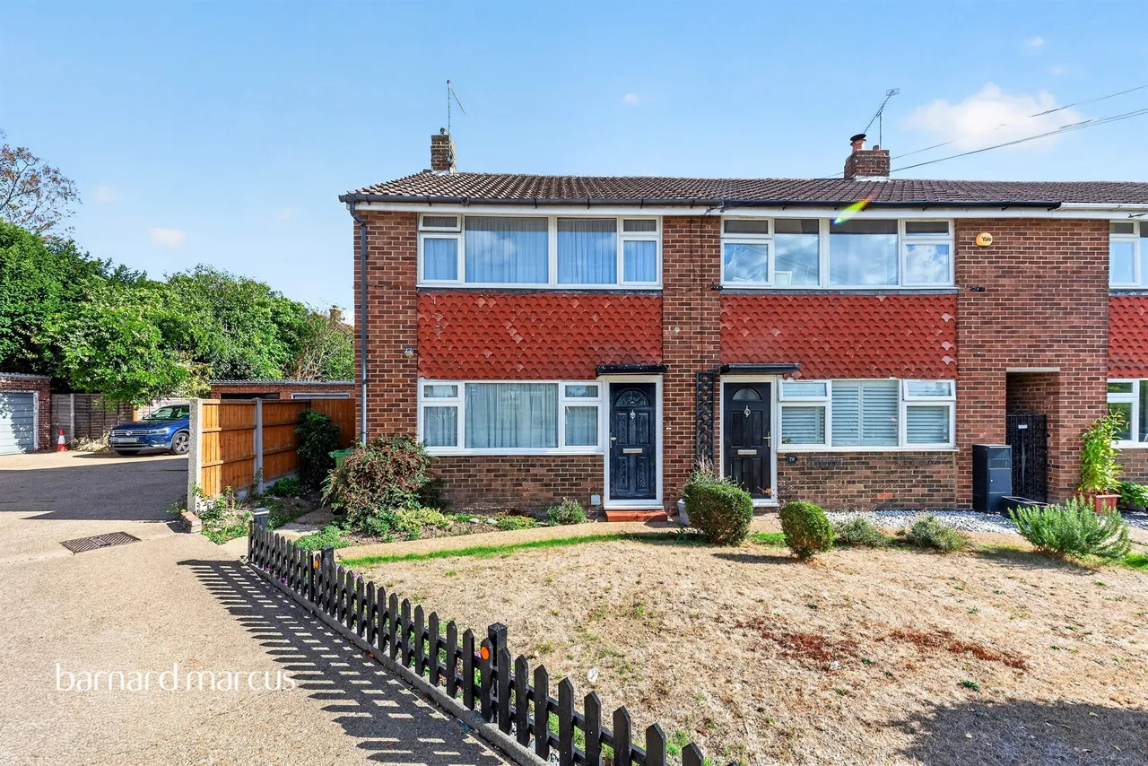 3 bed house for sale, Chaplin Crescent, Sunbury-On-Thames, TW16