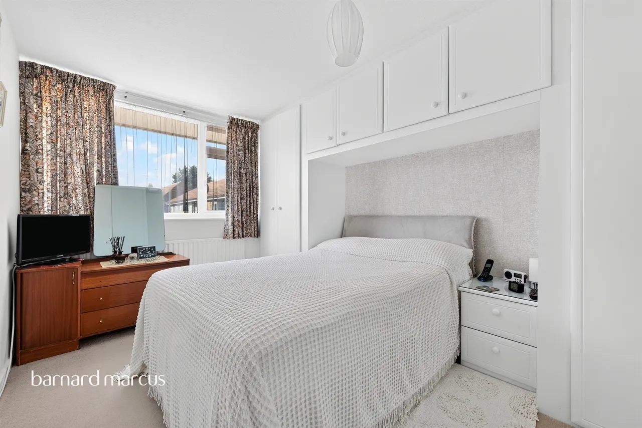 Chaplin Crescent, Sunbury-On-Thames, TW16, photo 7