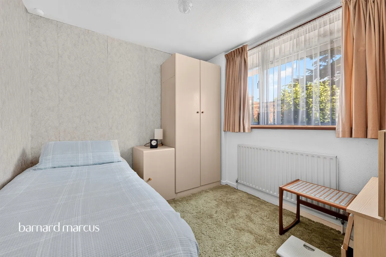 Chaplin Crescent, Sunbury-On-Thames, TW16, photo 8