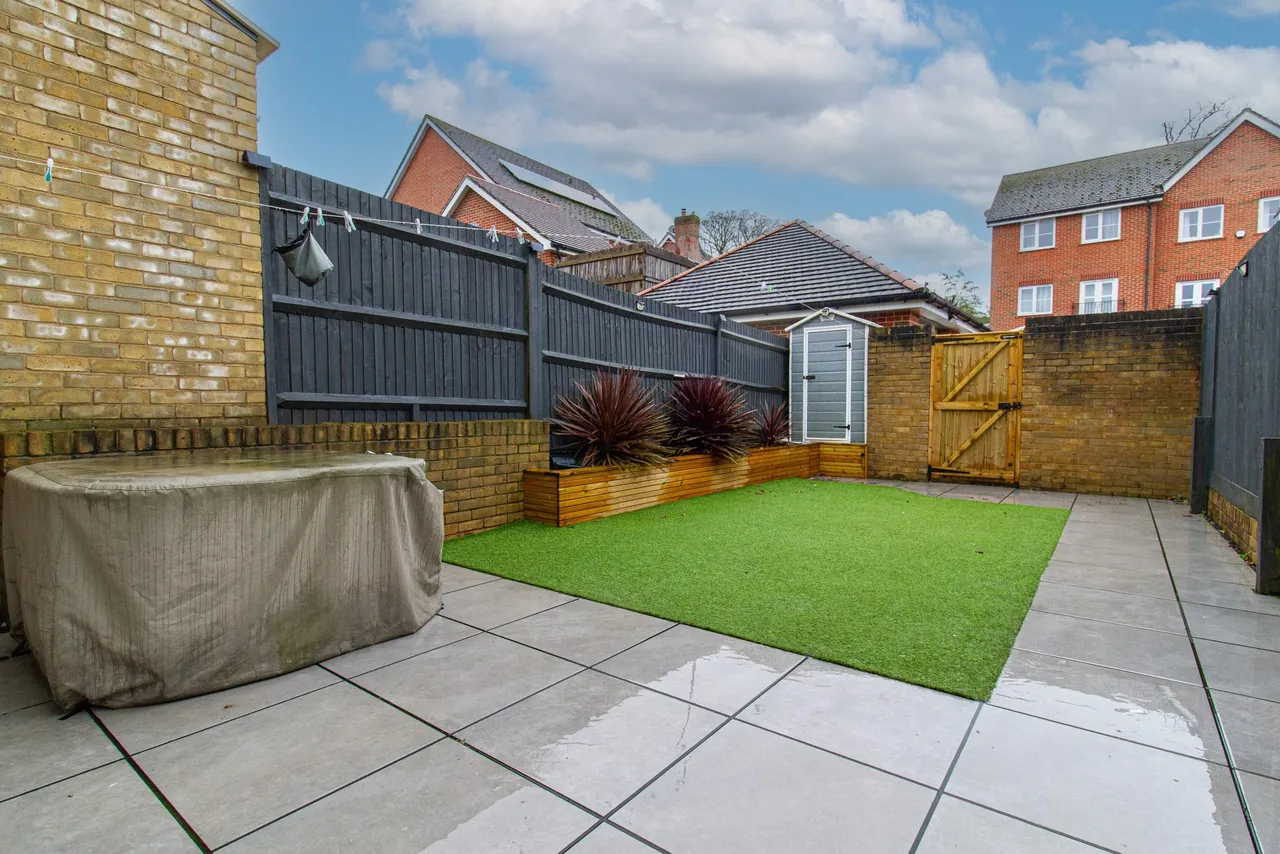 Rana Drive, Church Crookham, Fleet, GU52 8AJ, photo 2