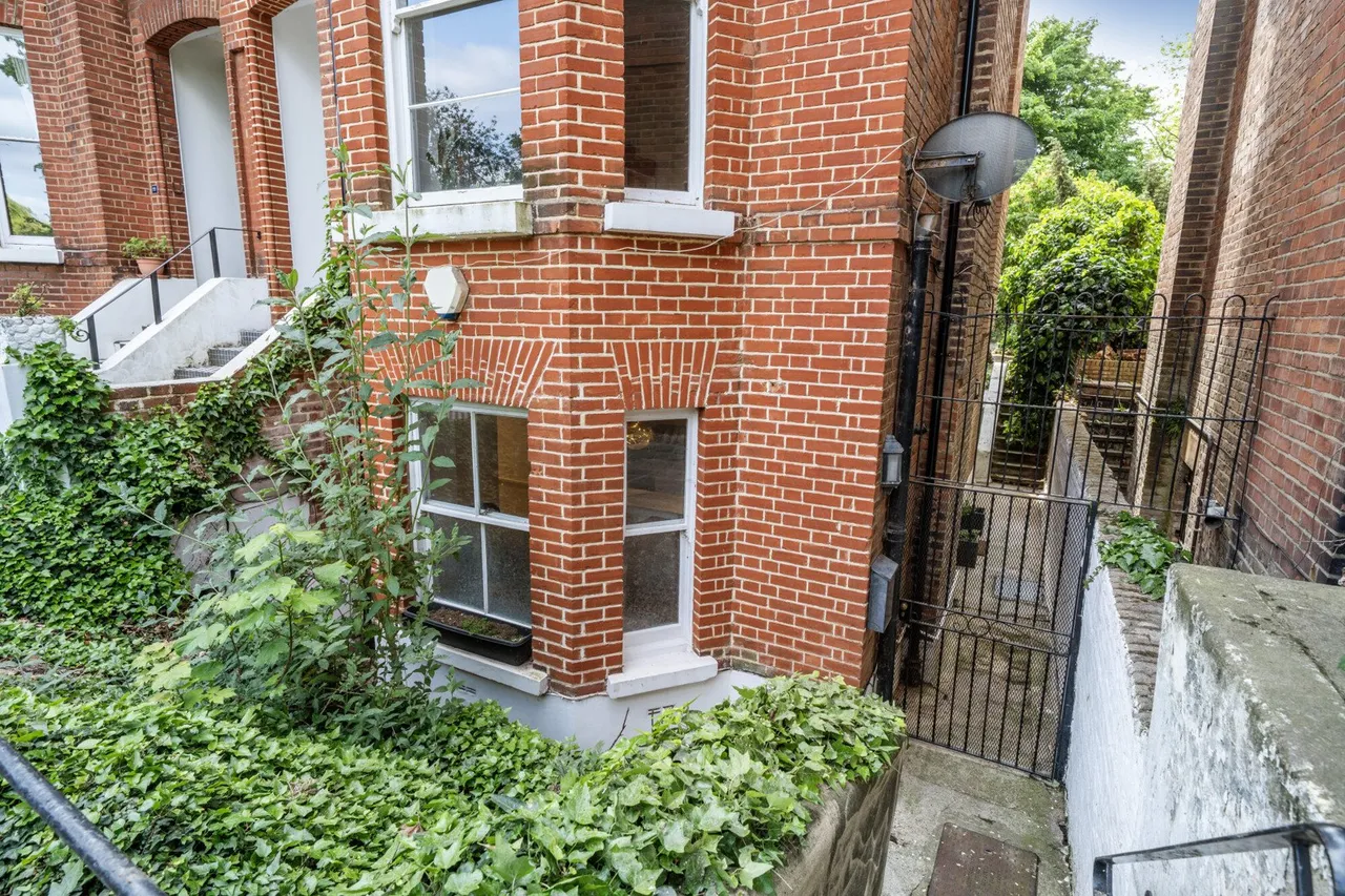 Knatchbull Road, SE5, photo 11