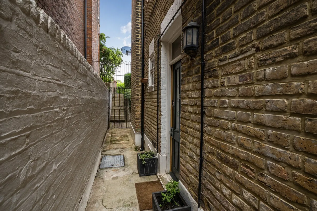 Knatchbull Road, SE5, photo 21