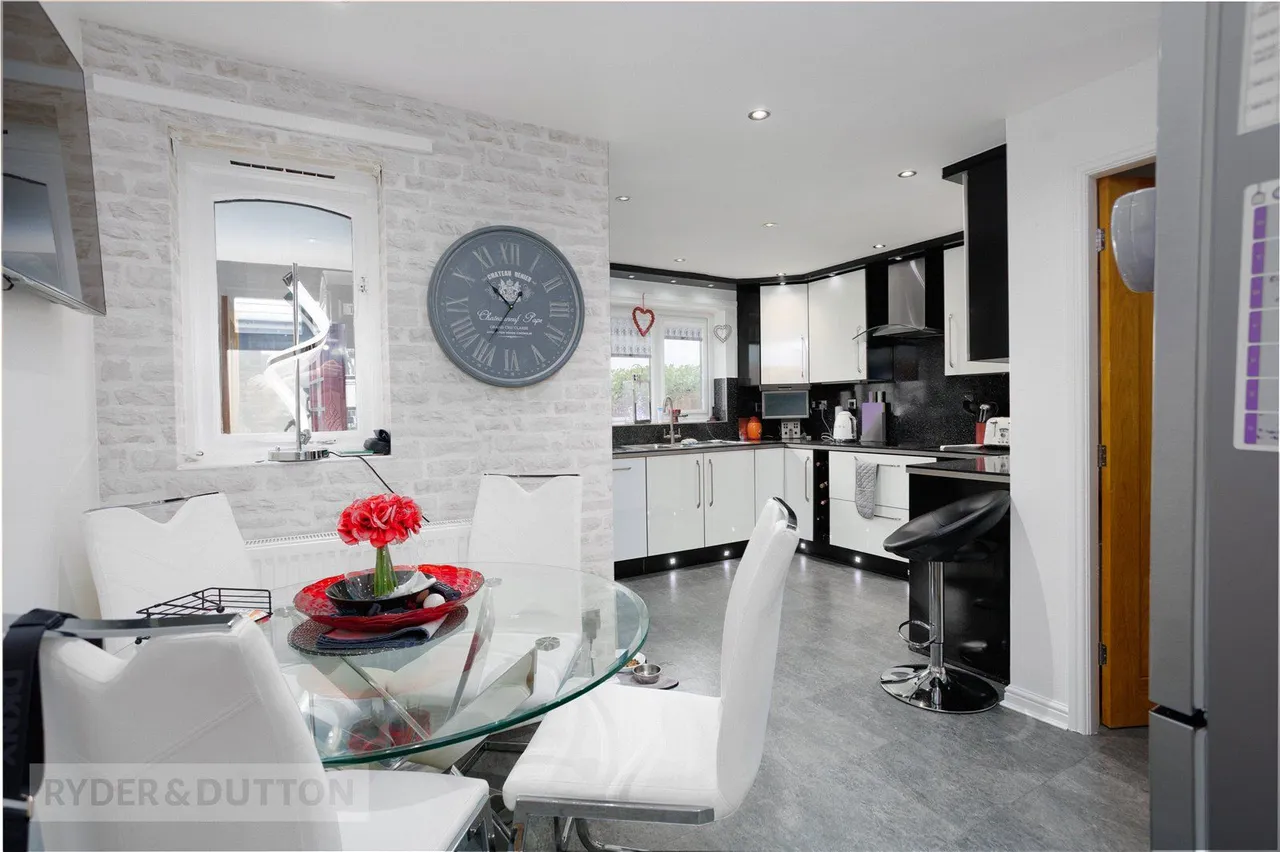 Old Kiln Lane, Grotton, OL4, photo 5
