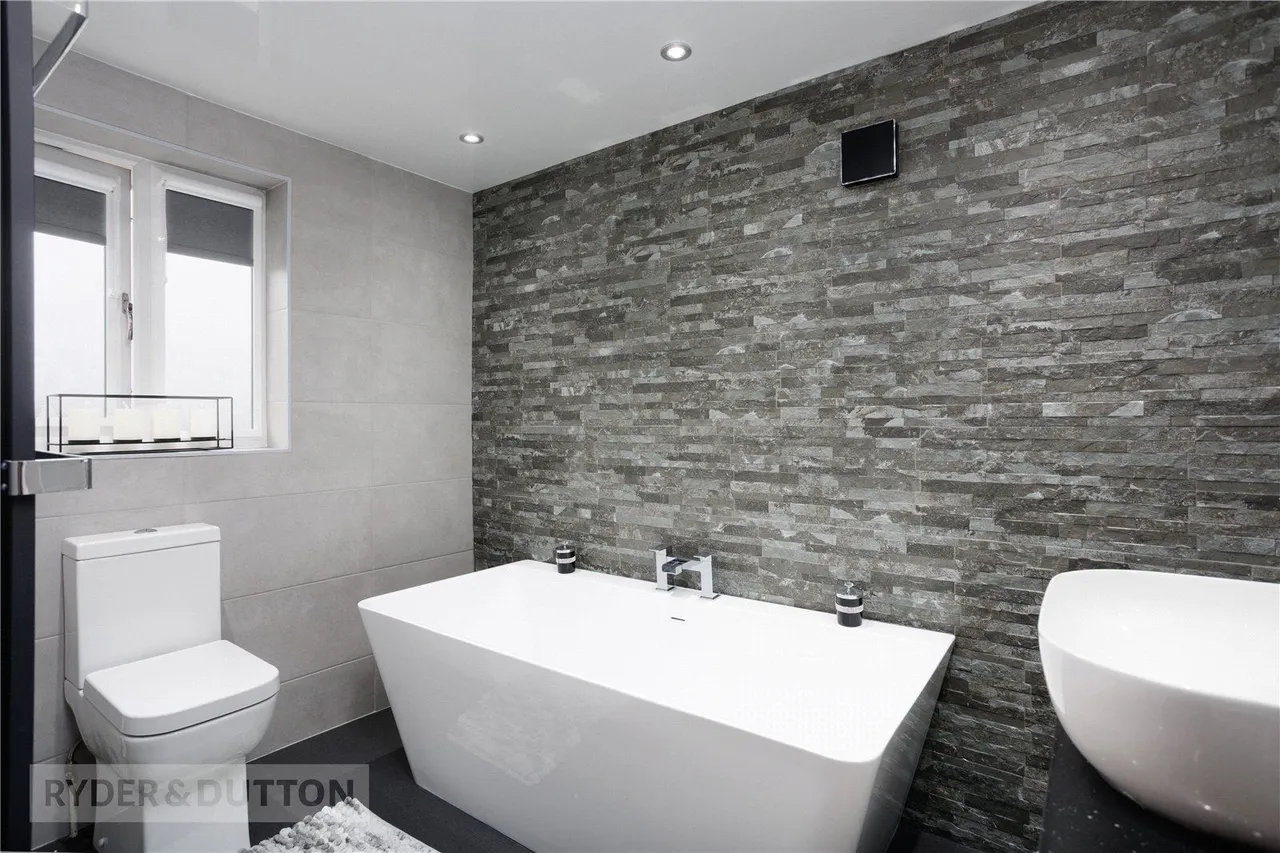 Old Kiln Lane, Grotton, OL4, photo 20