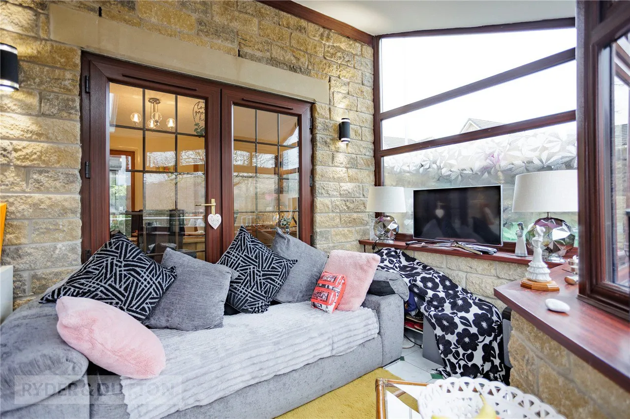 Old Kiln Lane, Grotton, OL4, photo 9