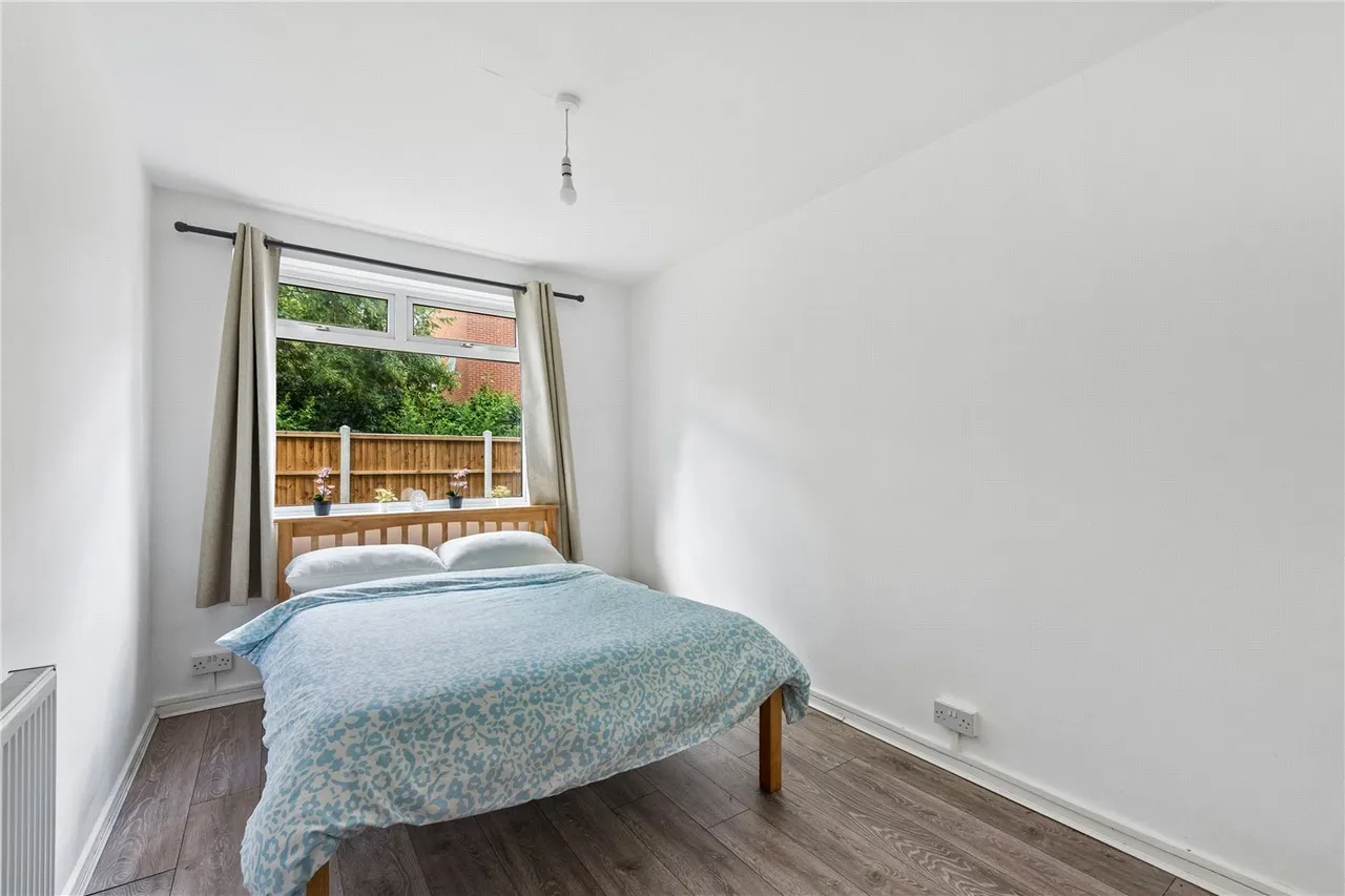3 bed flat for sale — Stevens Avenue, London, E9