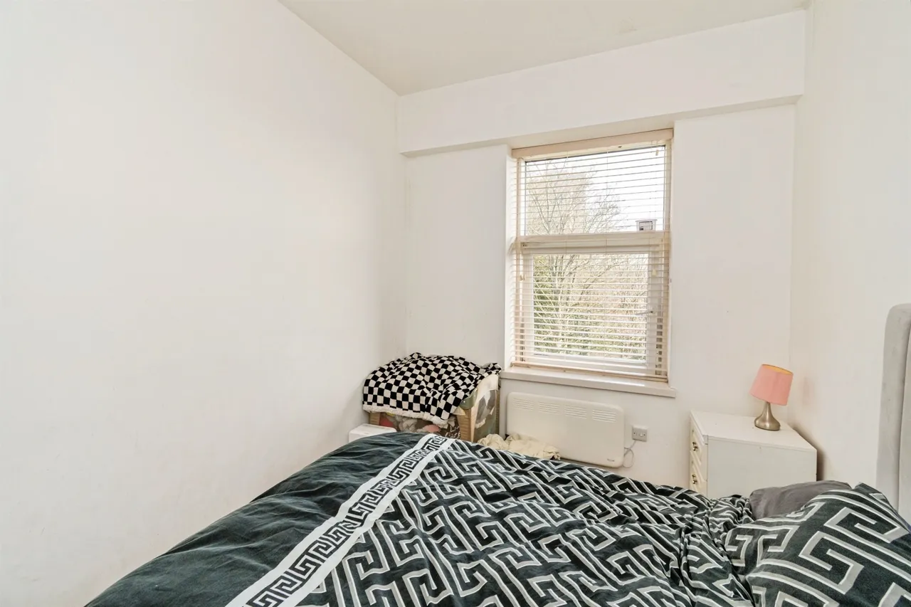Millbrook Road East, SOUTHAMPTON, photo 11