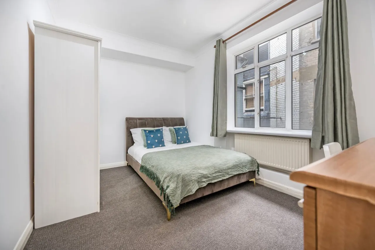 Euston Road, London, NW1, photo 8