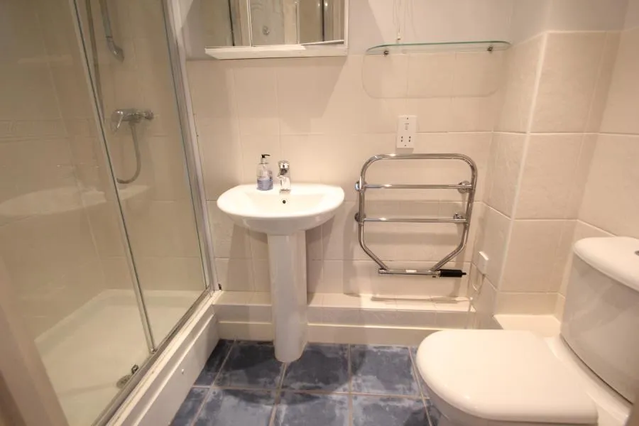 Pembroke Court, Woking, GU22, photo 7