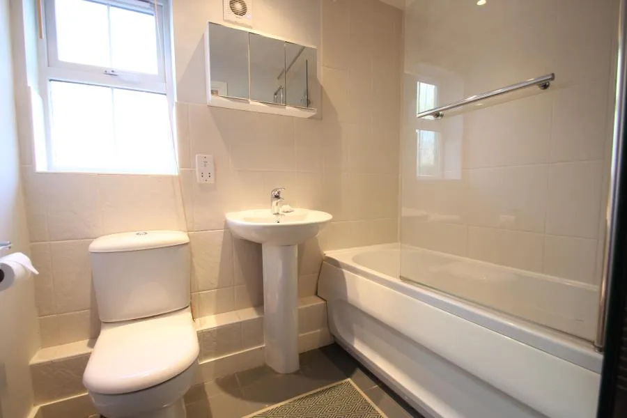 Pembroke Court, Woking, GU22, photo 8