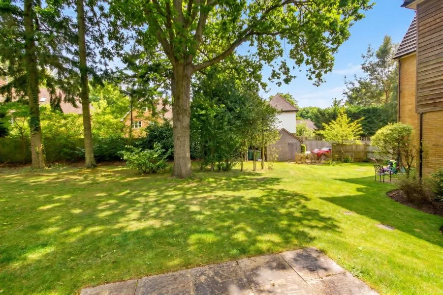 Pembroke Court, Woking, GU22, photo 2